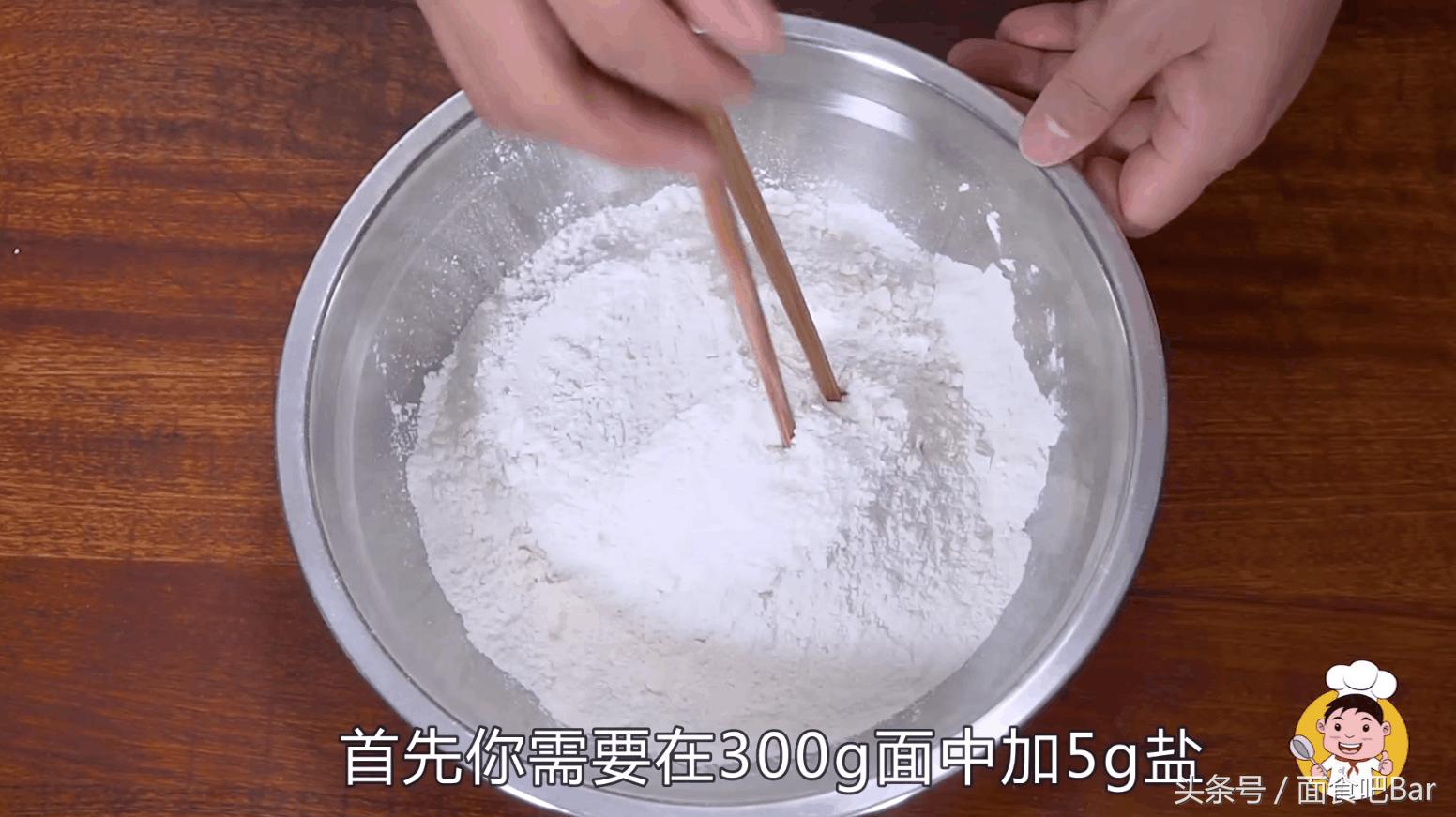 怎么烙饼使饼皮软不酥,烙饼柔软起层有秘诀