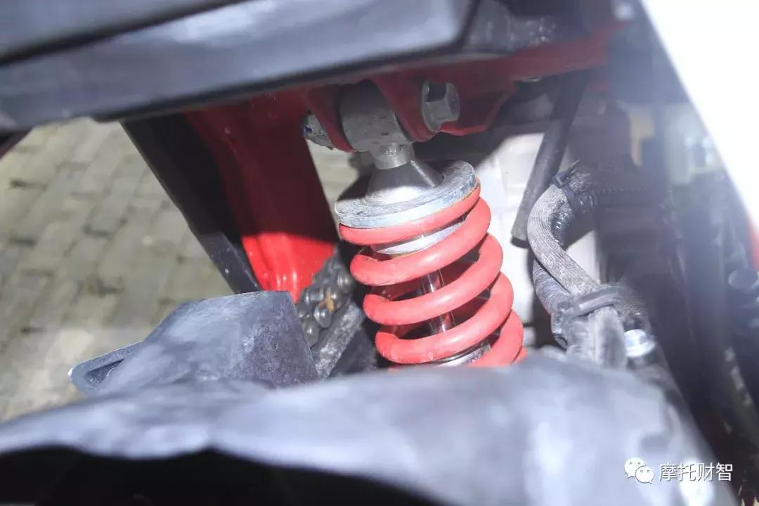 最新款隆鑫无极300rr,无极300rr19款和20款有什么区别吗