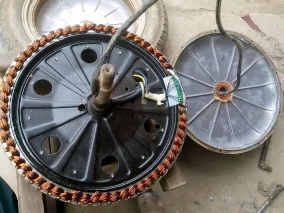 三轮电动车电机沉转不动怎么回事,电动车电机抱死转不动是什么原因