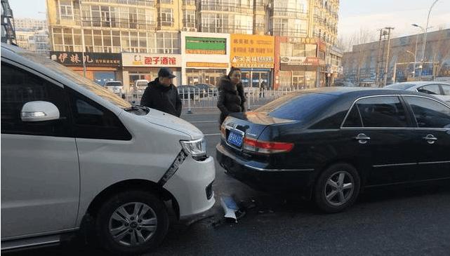 都说高速拉手刹等于自杀,不小心碰到电子手刹怎么办?