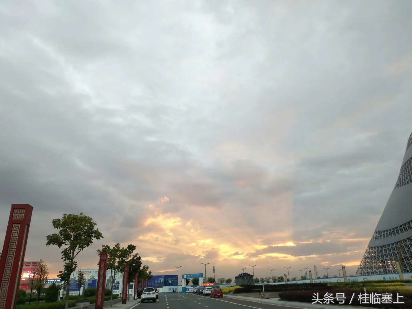 银川人看贺兰山,银川览山公园现在几点能看到日出