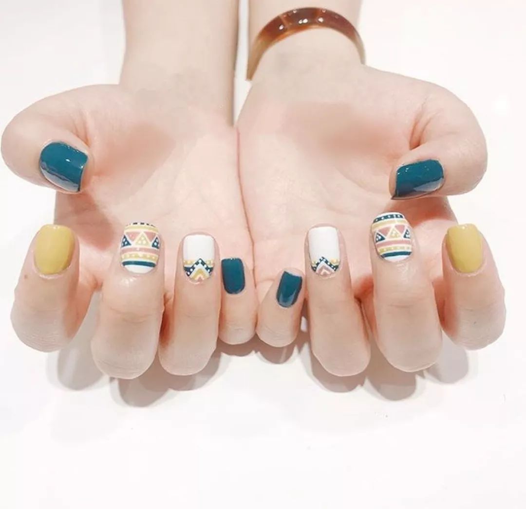 自己做的美甲为什么总是翘边,美甲有一点点翘边容易掉吗