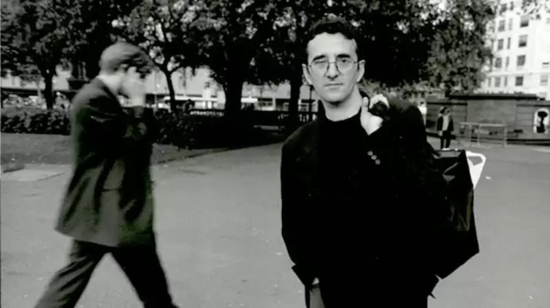 我说，和浪漫主义狗一起，我要留在这儿