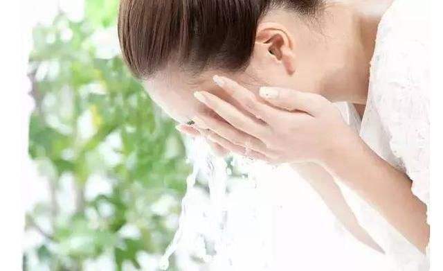 在这个“看脸”的时代，居然还有人觉得敷面膜的男生“娘”？