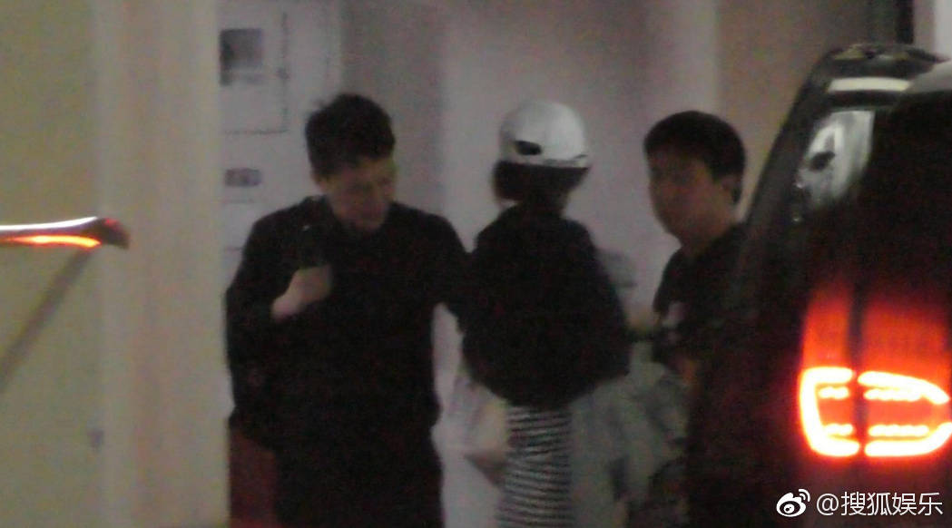 赵丽颖发毛球引发热搜,赵丽颖辟谣怀孕劈叉图