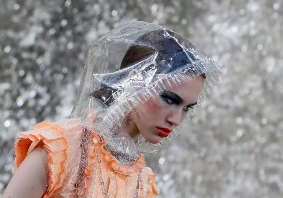 大半个时尚圈都在穿什么单品,半个时尚圈都在穿的泰迪熊外套