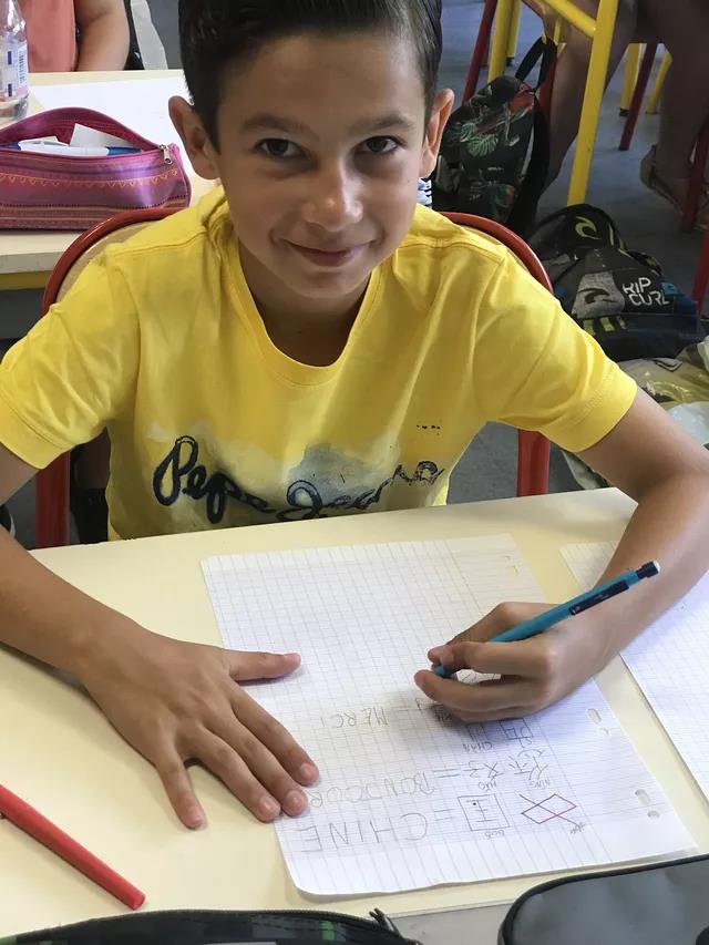 红遍整个欧坦市的草小西区学子，了解一下