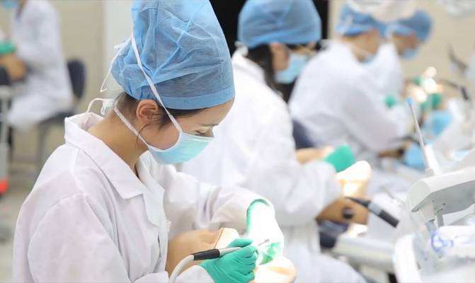 医学口腔专业学姐,口腔医学本科毕业有前途吗