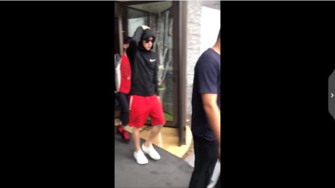 这就是灌篮李易峰站出来保护粉丝,这就是灌篮李易峰最后一次表演