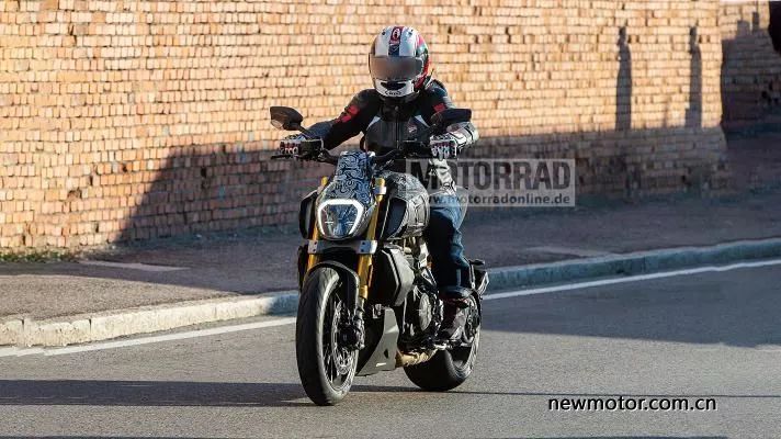 实拍2018款杜卡迪大魔鬼霸气十足,2023款杜卡迪大魔鬼1260s