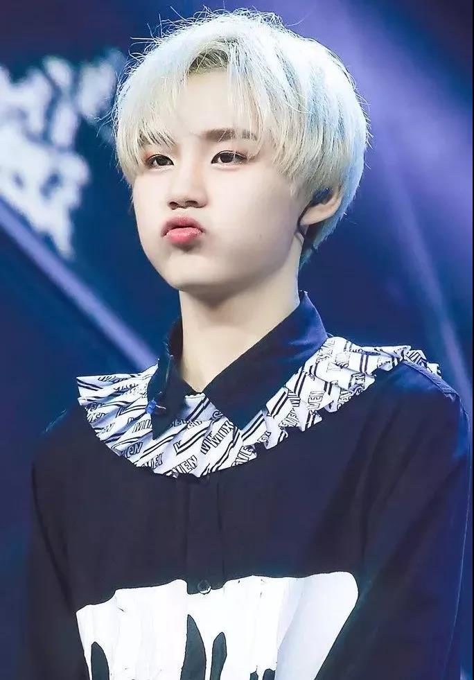 中国男性正走向女性化,中国男人引体向上