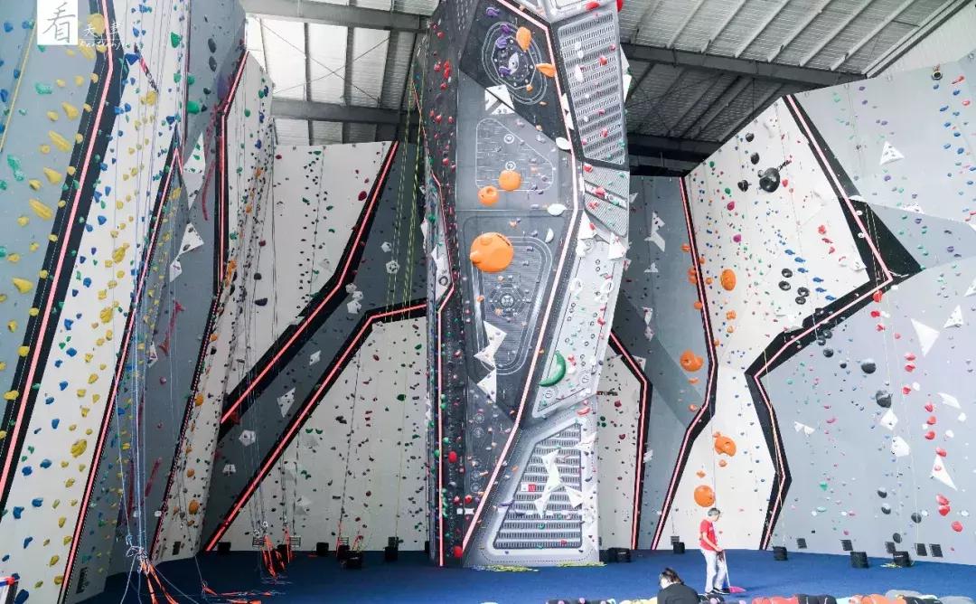 天津“巨型”打卡圣地！蹦床、攀岩、冰壶、游戏机随！便！玩