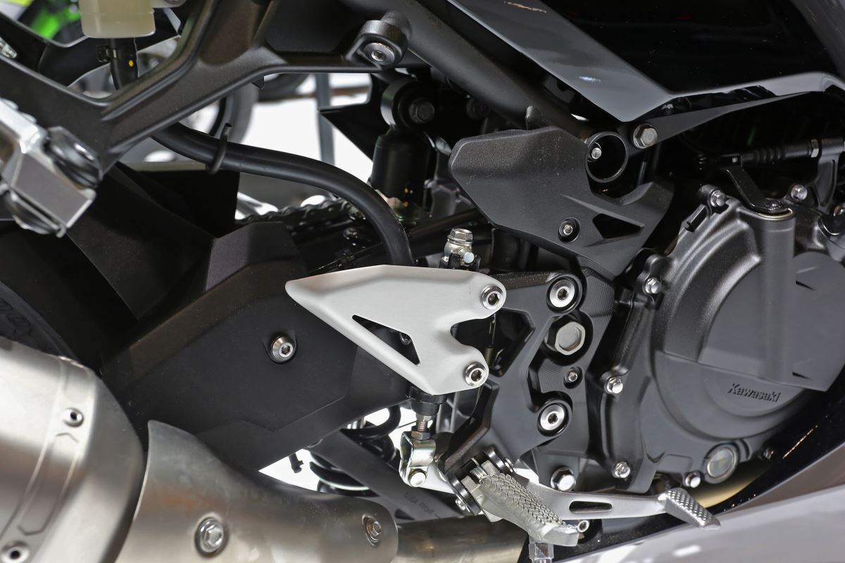 川崎z400对比忍者400,川崎忍者400和本田400f