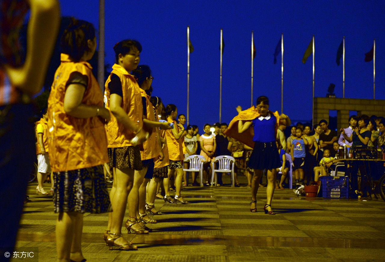 鬼步舞基础舞步律动教学,鬼步舞好学吗有什么诀窍