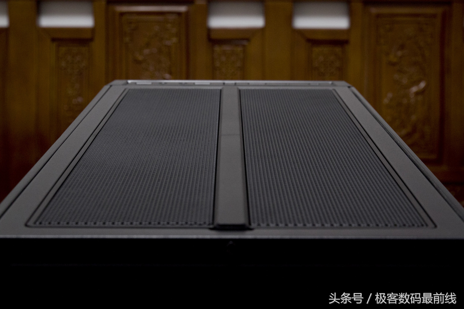 联力双子座幻彩和rgb的区别,联力双子座幻彩