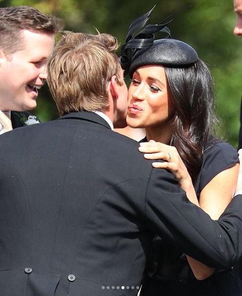 梅根穿全黑礼服参加朋友婚礼,梅根婚礼首秀