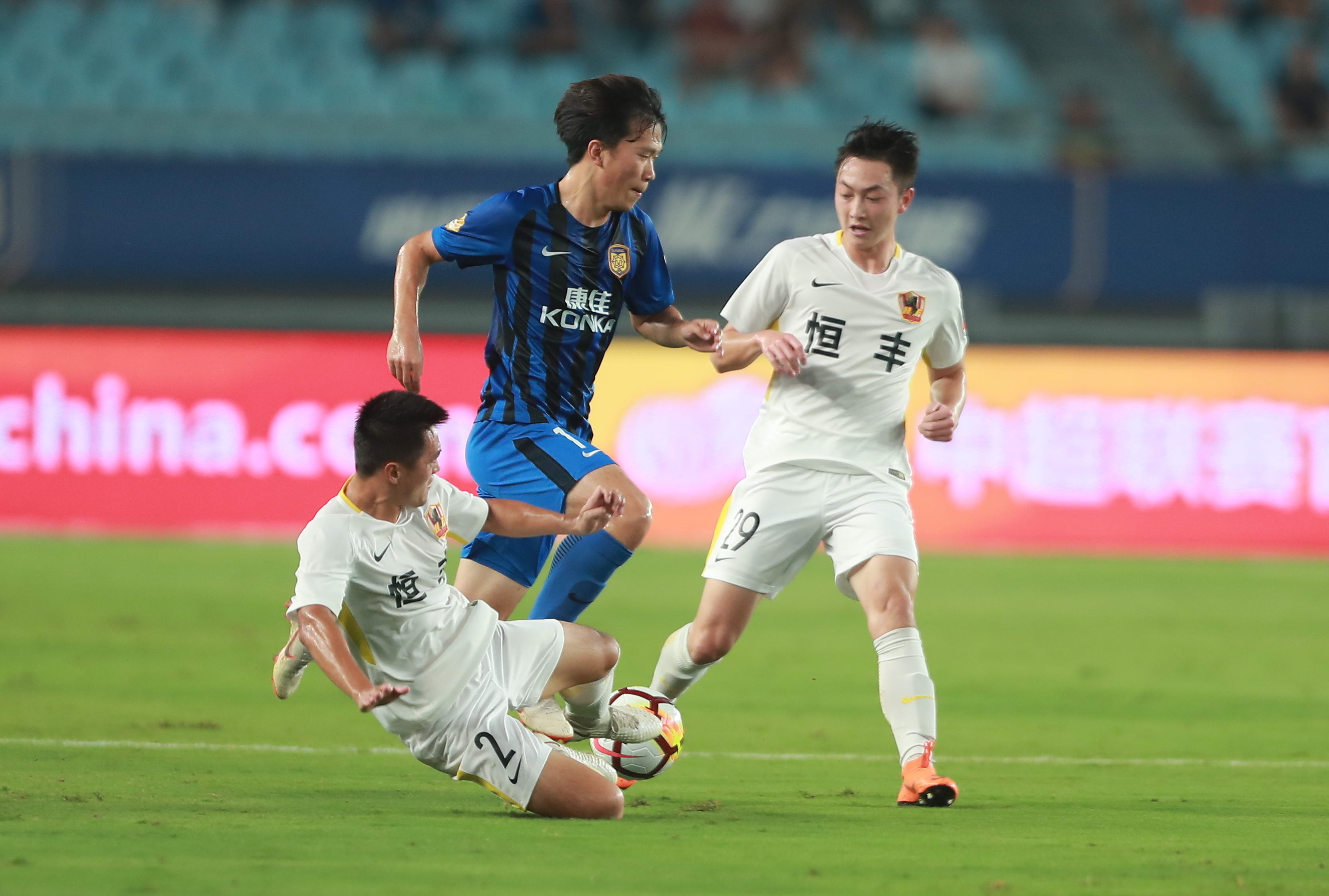 江苏苏宁前锋博阿基耶,苏宁足球吴曦