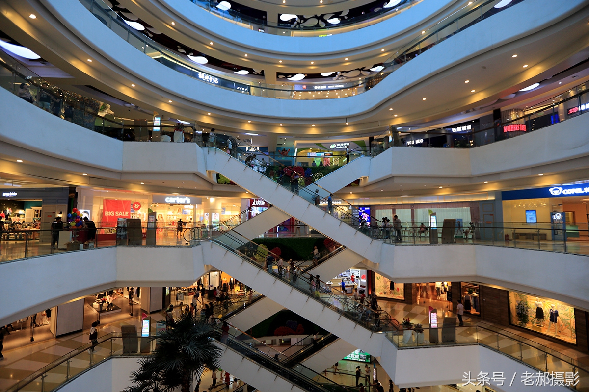 一个浪漫名字的购物中心—爱琴海