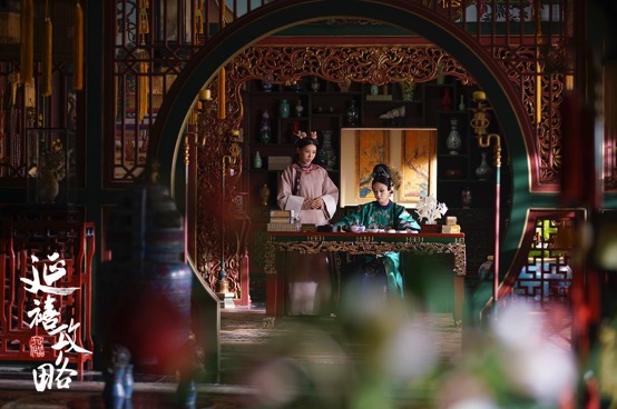 延禧攻略芝兰给高贵妃抹手,延禧攻略施予斐演技