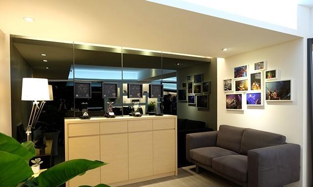 画廊般的Moshi专卖店-买3C周边购物体验