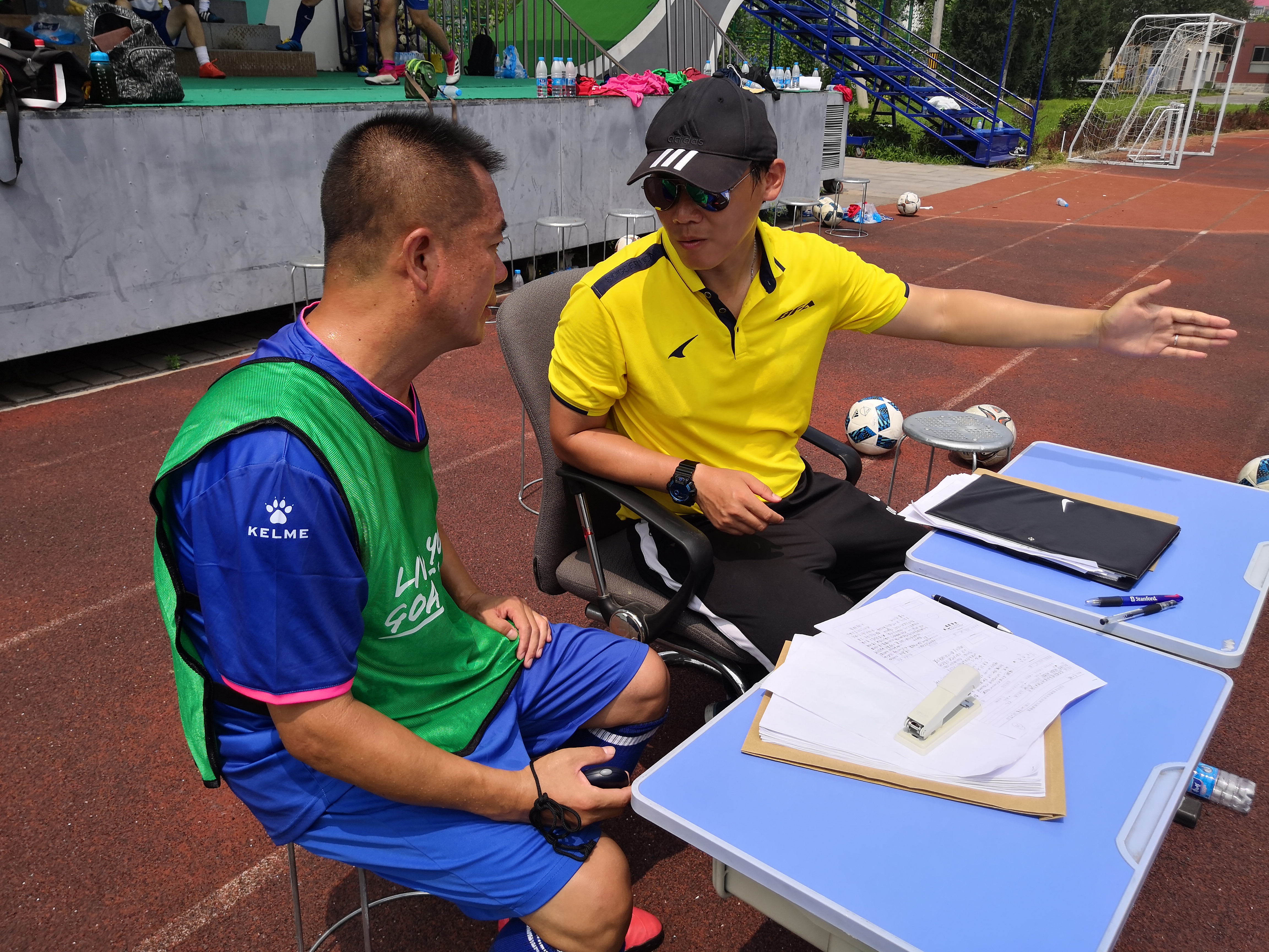 激情盛夏绿茵赛场展雄风,夏日炎炎篮球场