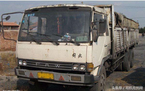 那一夜，差点被冻死在驾驶室，老司机讲述40年卡车生涯