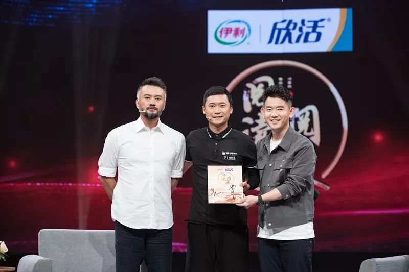 爱心帮扶助乡村学生圆足球梦,爱心善举托起足球梦