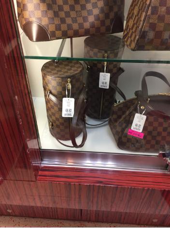 怪不得都爱来福冈，这里中古店太好逛了吧，捡漏LV钱包300元！