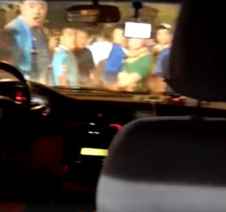 上海上港女球迷惹争议,上海上港足球女球迷