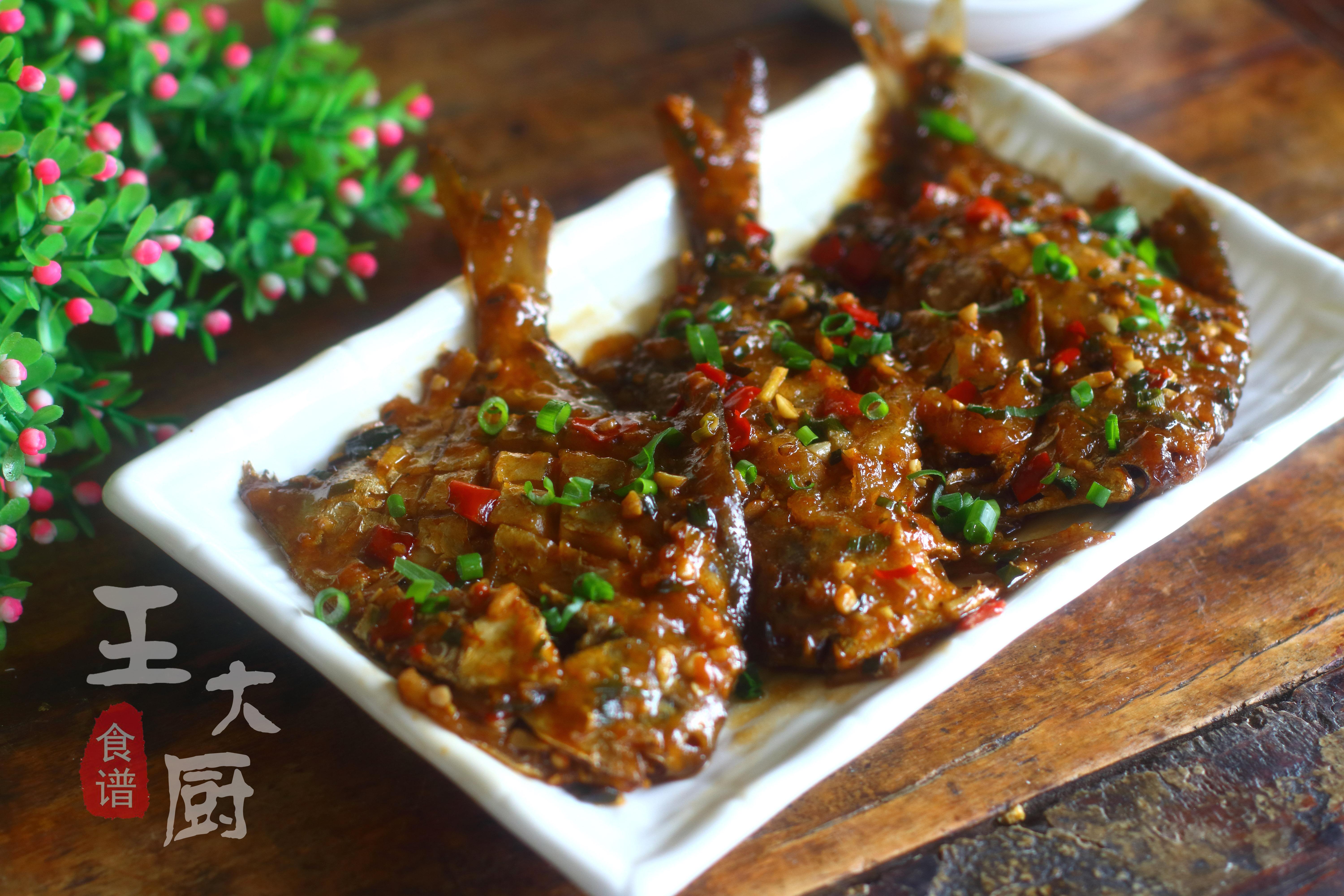 干烧金鲳鱼的做法视频,酒店金鲳鱼干烧的做法