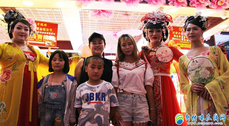 「视频」甘肃平凉来的不是“人妖”,他们是“男扮女装”!