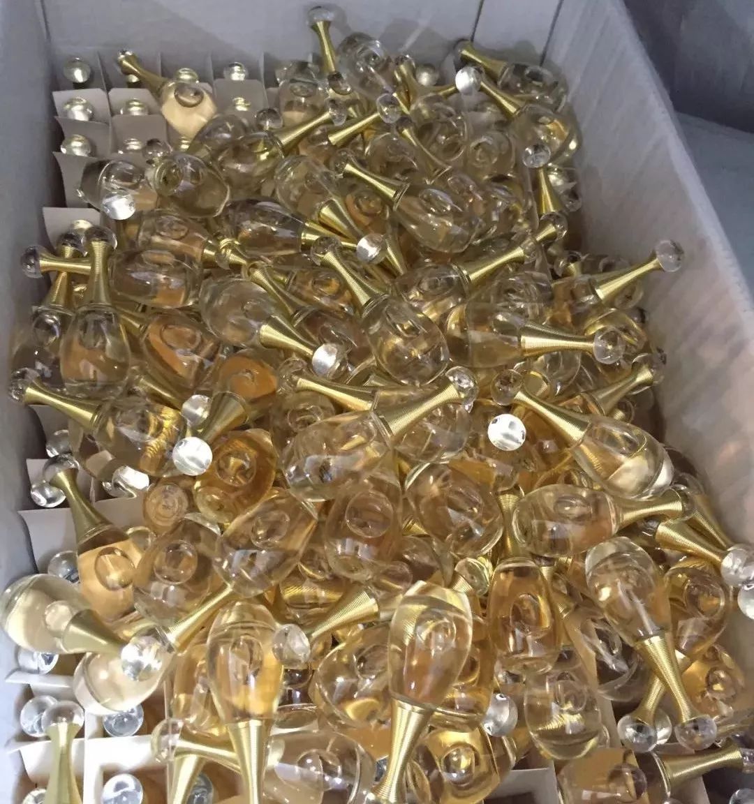 化妆品代购真假混卖,假化妆品代购大揭秘