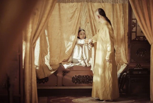 延禧攻略皇后死后魏璎珞哭了,延禧攻略皇后死时璎珞去哪了