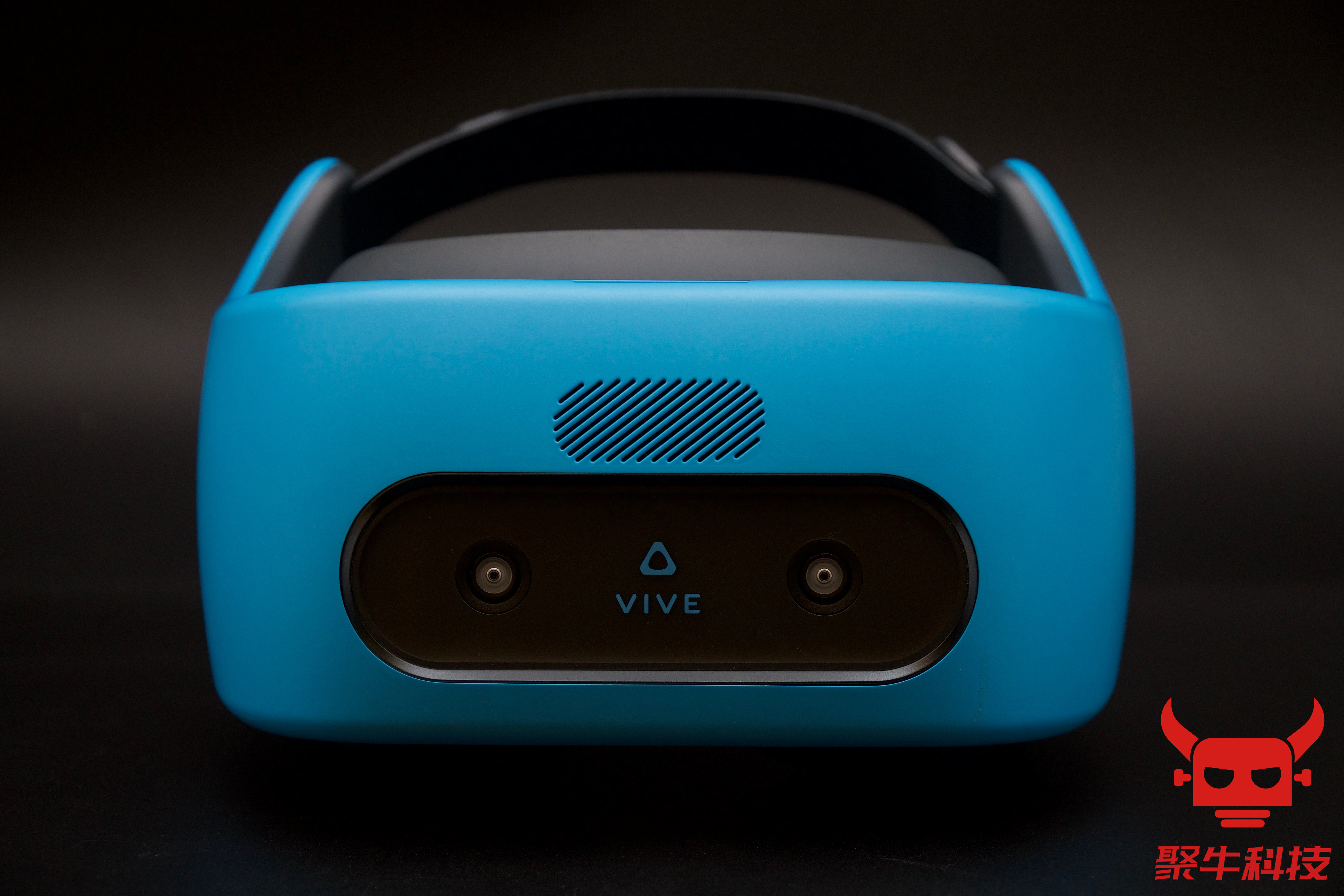 VR看电影哪家强？小米、VIVE、爱奇艺iQUT三款设备亲身体验大横评