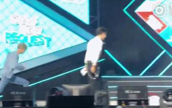 李权哲生日被朱正廷说哭完整版,李权哲生日被朱正廷说哭视频