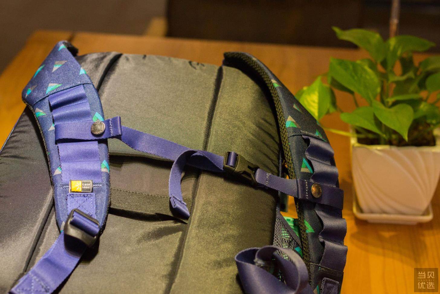 caselogic双肩电脑包防水吗,杰斯伯双肩包测评