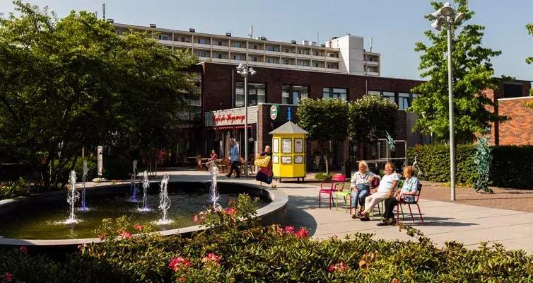 荷兰有个“楚门的世界”，一群*子骗**在干这件事，真相却让人泪目