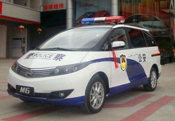 当国产车披上警车制服,网友:奥拓很可爱,吉利很帅气!