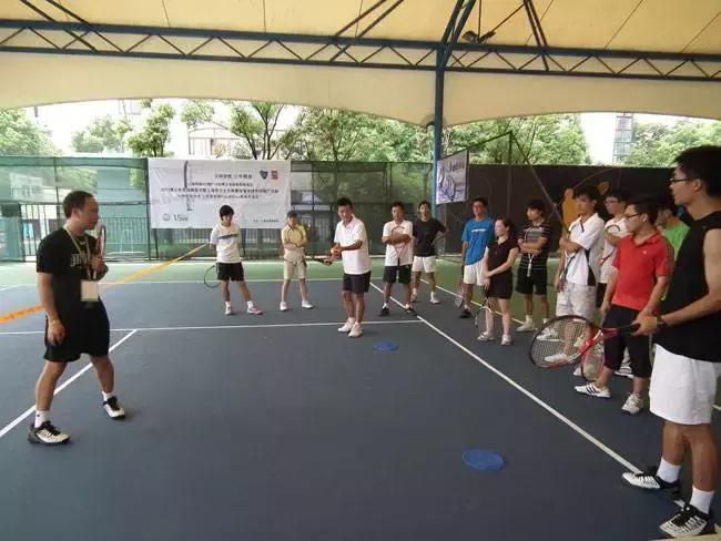 网球初学者如何练好打网球,网球的技巧视频教程