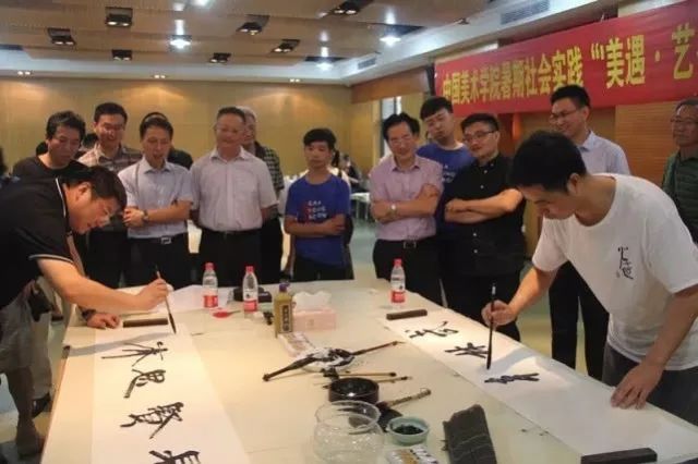 中国美院师生眼中的「文化下城」是怎样的？他们用画笔绘出了改革开放40周年的成果