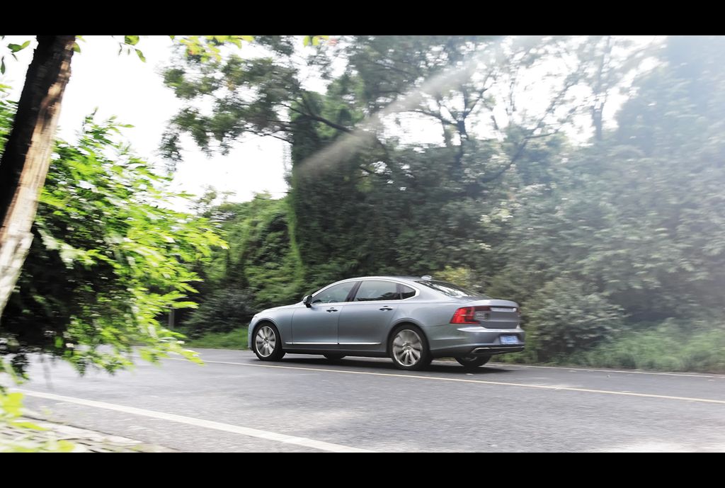 沃尔沃xc60和s90哪个更安全,沃尔沃s90安全测试