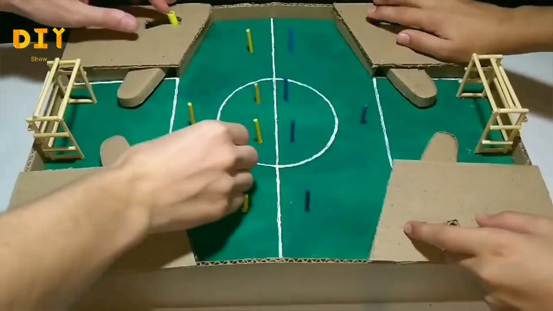 如何用磁铁做一个足球游戏机,纸板弹珠游戏机