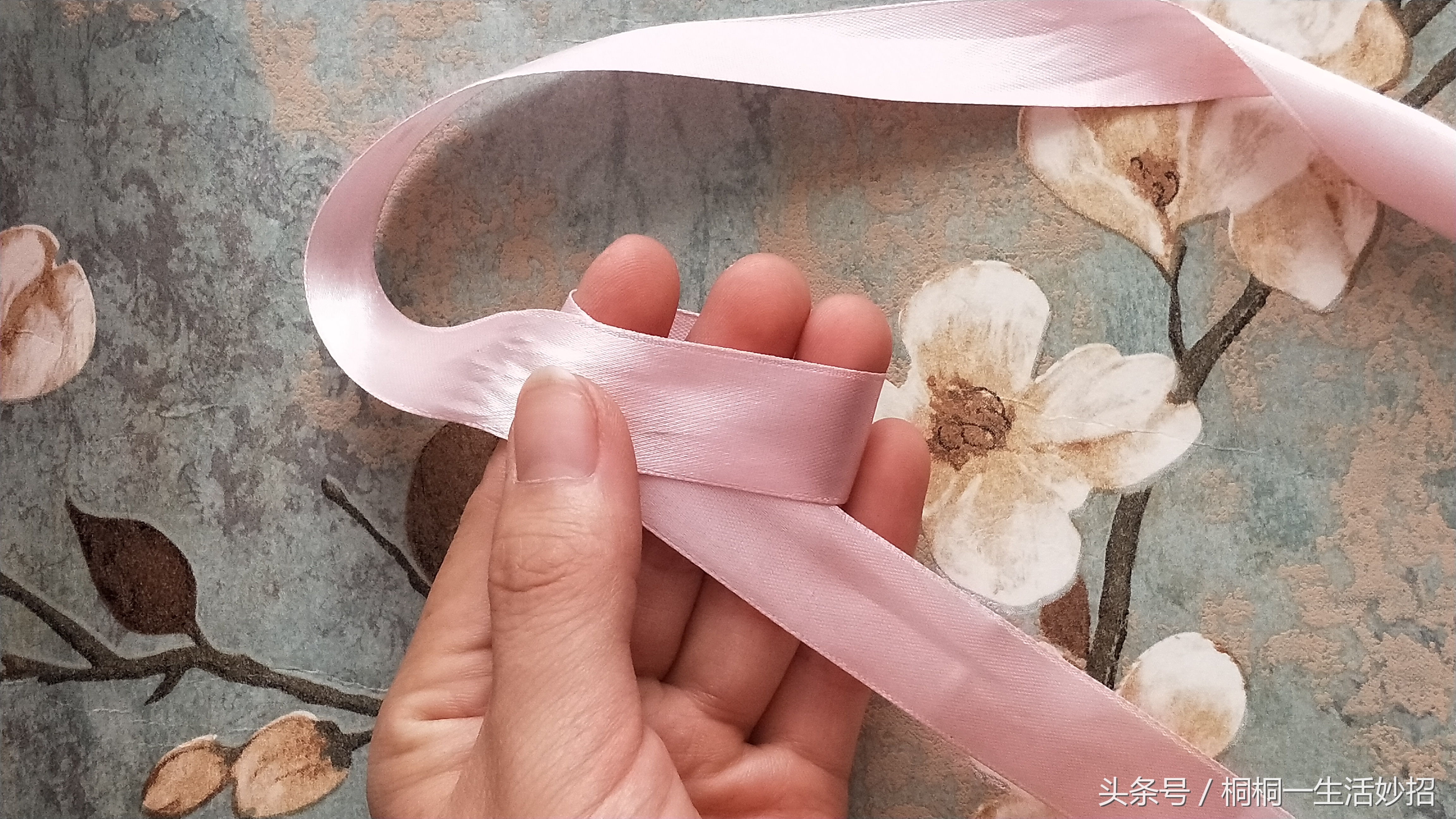 蝴蝶结系法教程慢动作连衣裙,夏季裙子蝴蝶结的系法视频教程