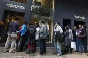 奢侈品带给女人,用奢侈品讲解金融