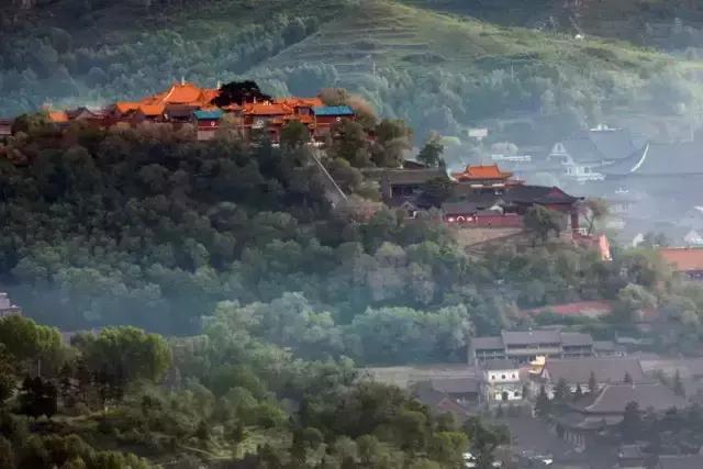 五月份的五台山风景,五台山五祖庙