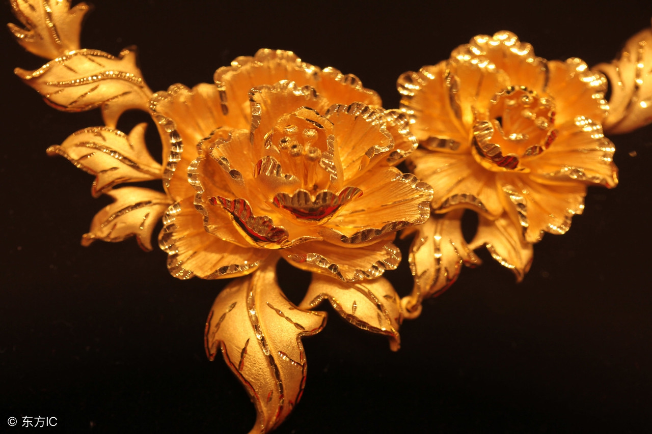 商场18k金一般多少钱,商场里的18k项链按克卖吗