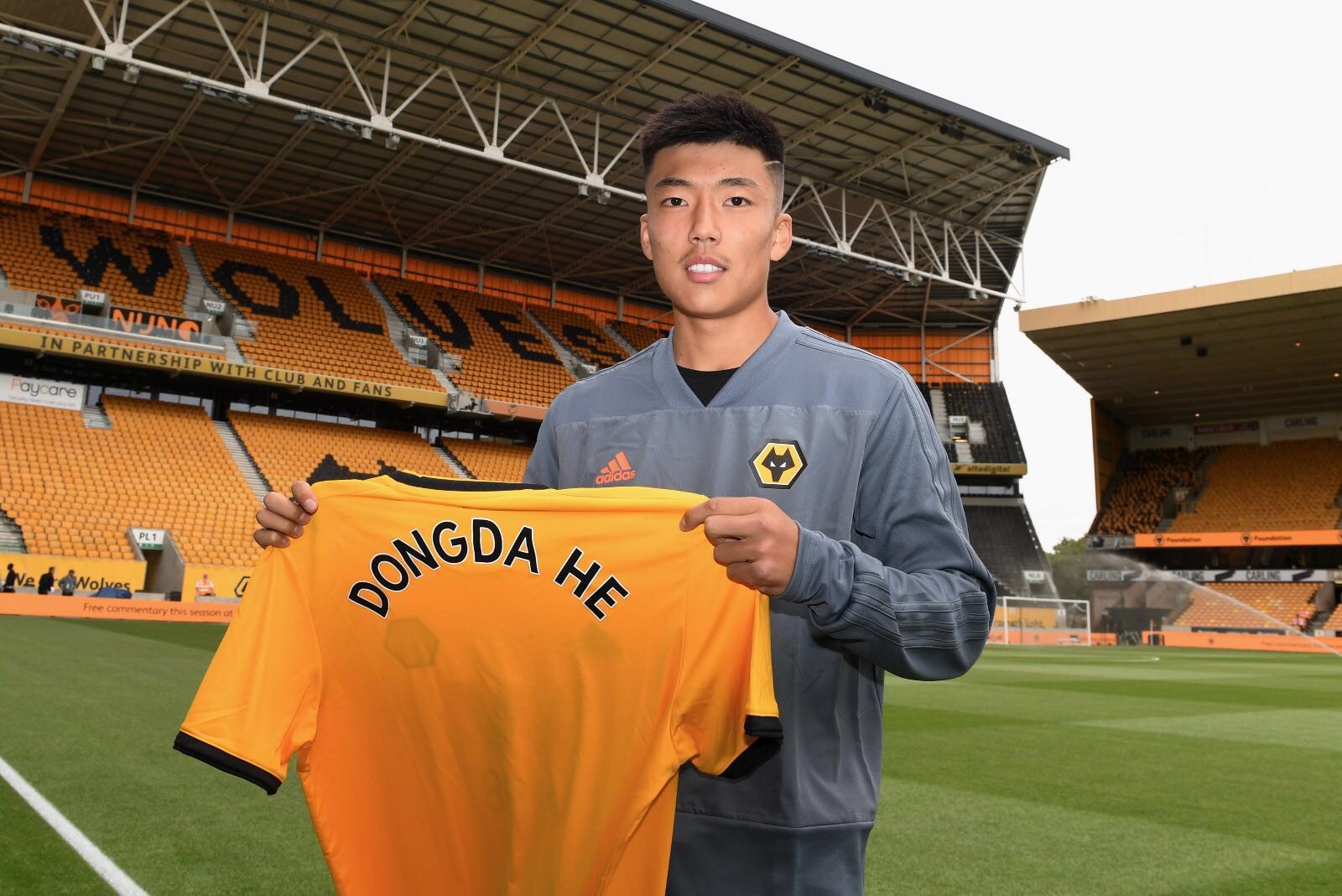 狼队中国小将何朕宇,何荃宇签约狼队了吗