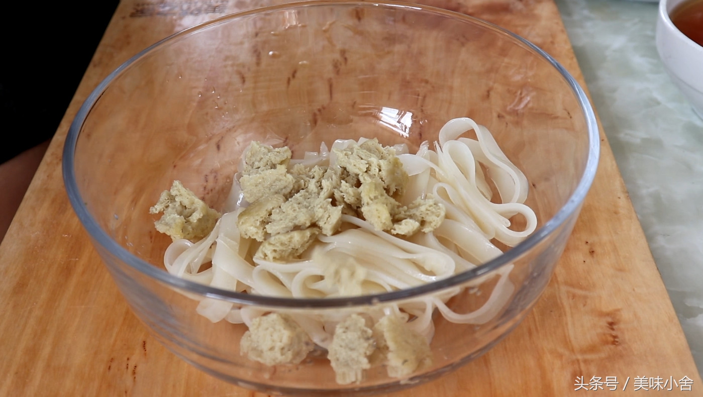 自制凉皮怎么不开裂又筋道,教你如何做家常凉皮