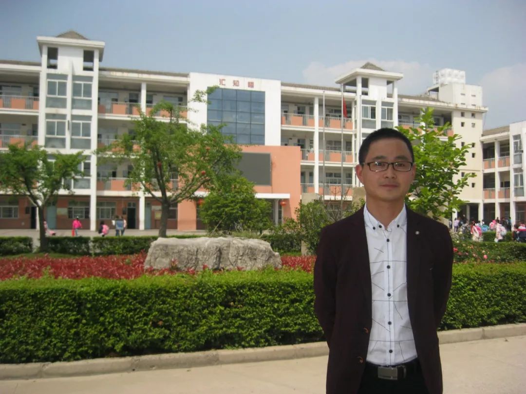 你的数学是足球老师教的吗,你的足球是数学老师教的吗