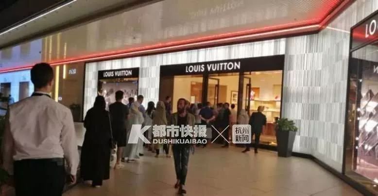 一次性买了五只Chanel包！土耳其里拉暴跌，中国代购“一筐筐”地买奢侈品